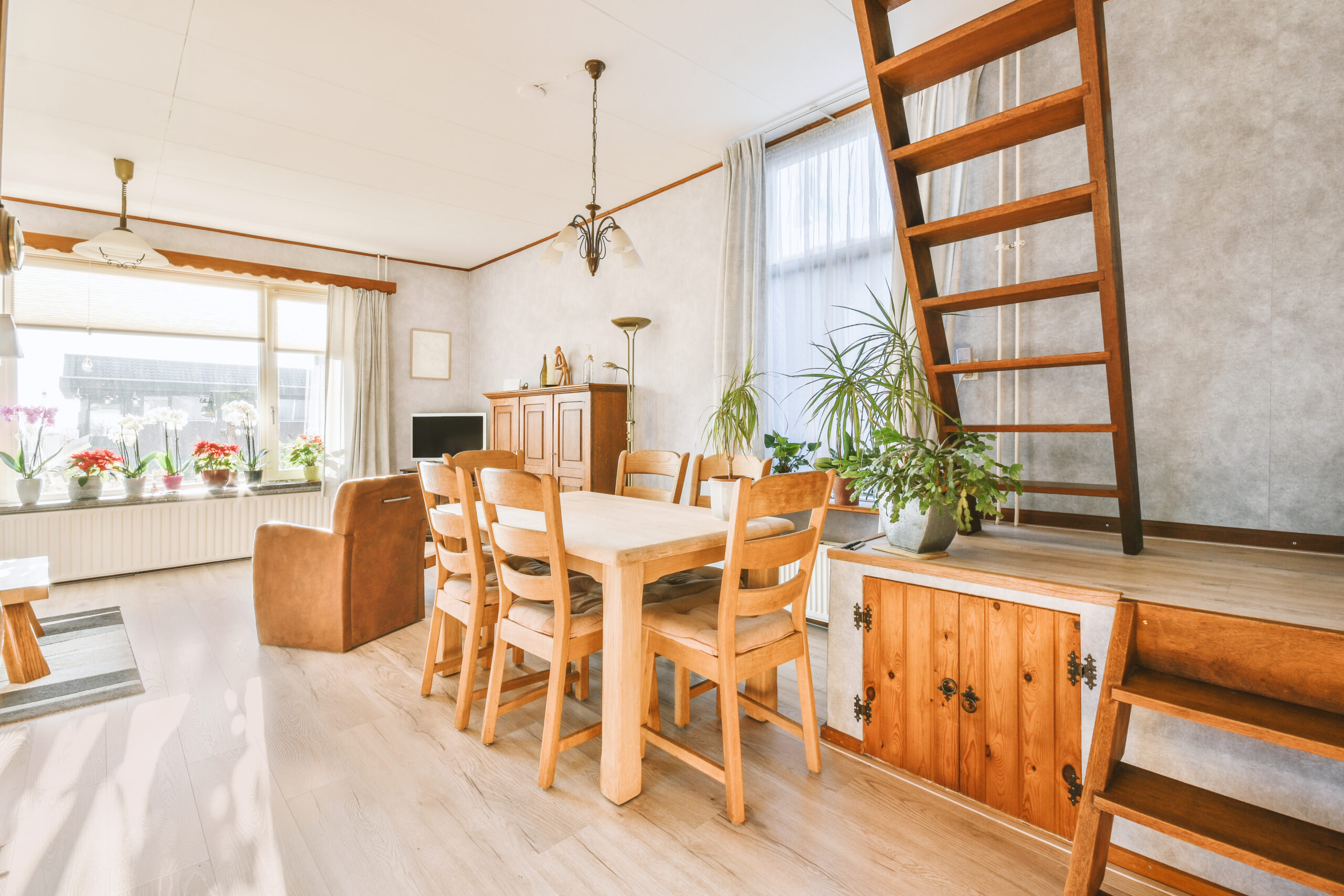 Finition intérieure et boiserie : moulures et cadrages