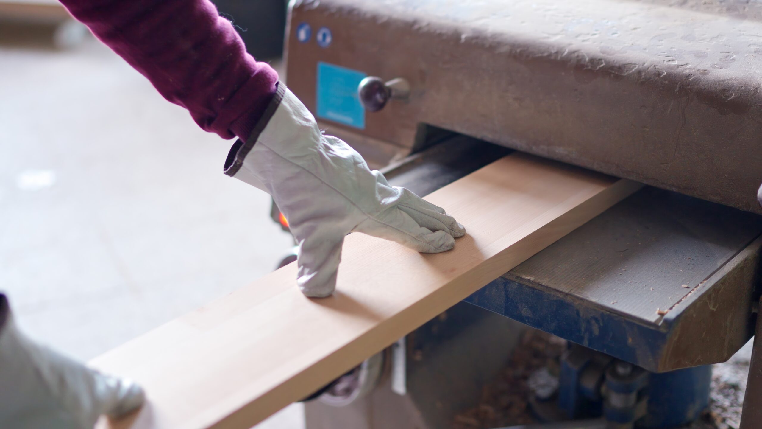 Ébénisterie sur mesure : rangement intégré fabriqué sur mesure